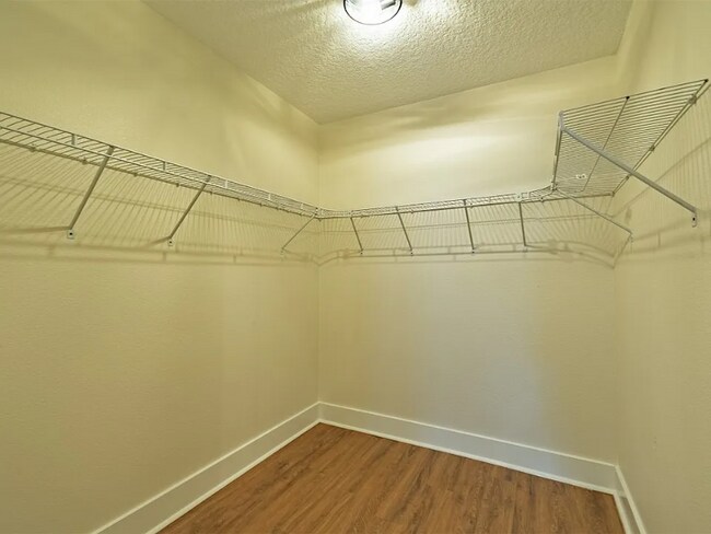 Foto del edificio - 45035 James St