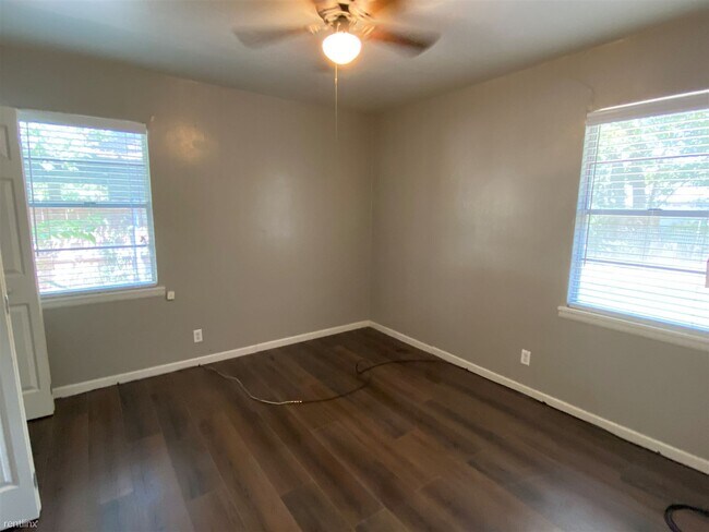 Building Photo - 3 br, 1 bath House - 252 Victory Street