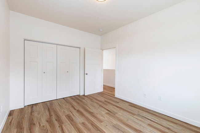 Building Photo - 909 Poplar St