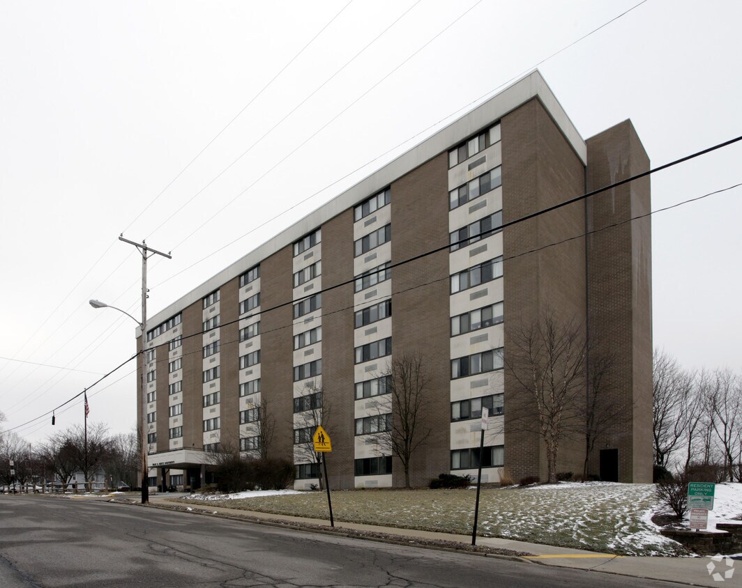 Foto principal - Wade D. Mertz Towers