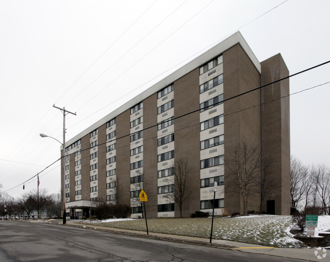 Primary Photo - Wade D. Mertz Towers