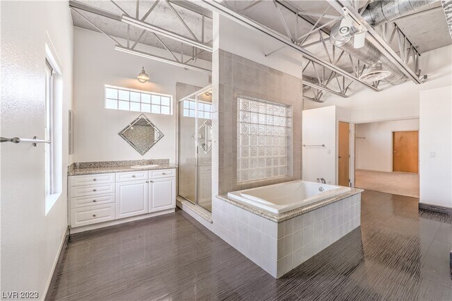 Foto del edificio - 5626 Deer Creek Falls Ct