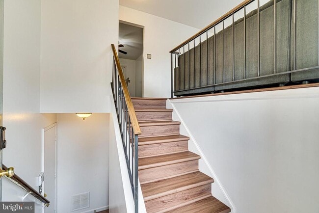 Building Photo - 9701 Grandhaven Ave