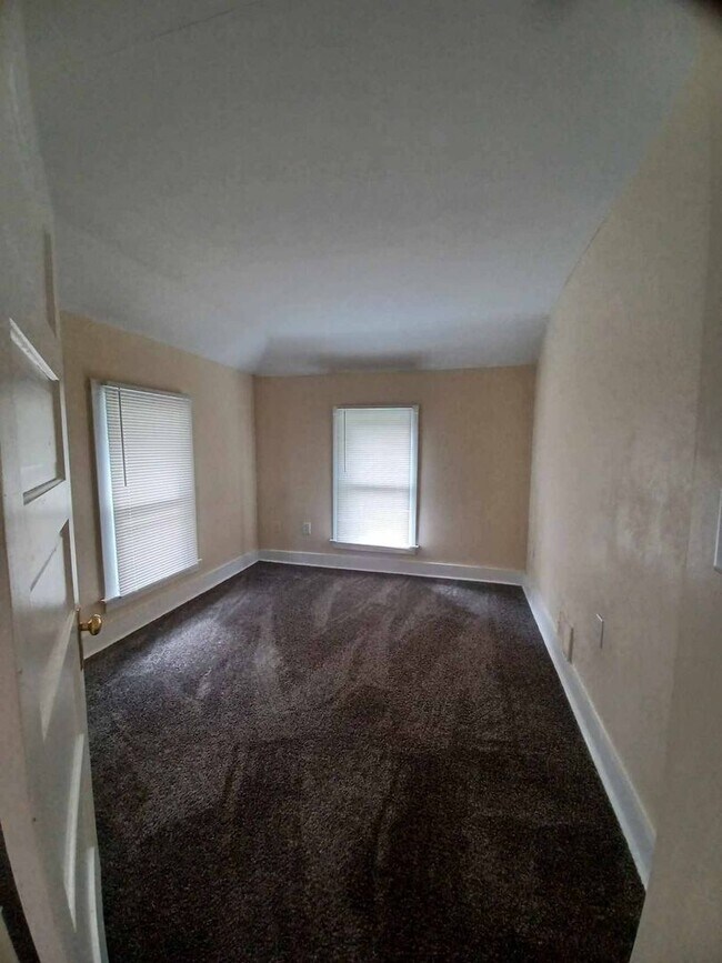 Foto del edificio - 2 Bedroom House for Rent - North of Swedish American Hospital