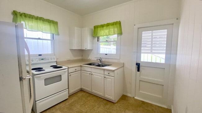 Building Photo - 736 Hawaii St