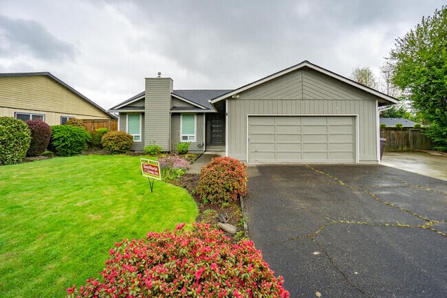 Building Photo - BEAUTIFUL THREE BEDROOM RANCH IN WEST LONG...