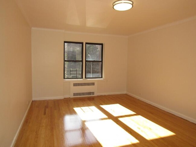 Building Photo - 2 bedroom in Flushing NY 11374