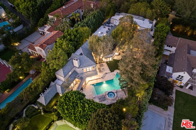 Foto del edificio - 809 N Alpine Dr