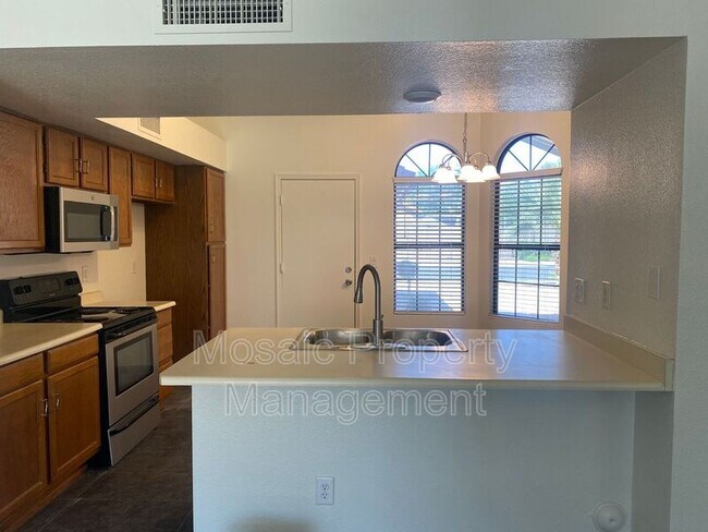 Building Photo - 965 N Nielson St