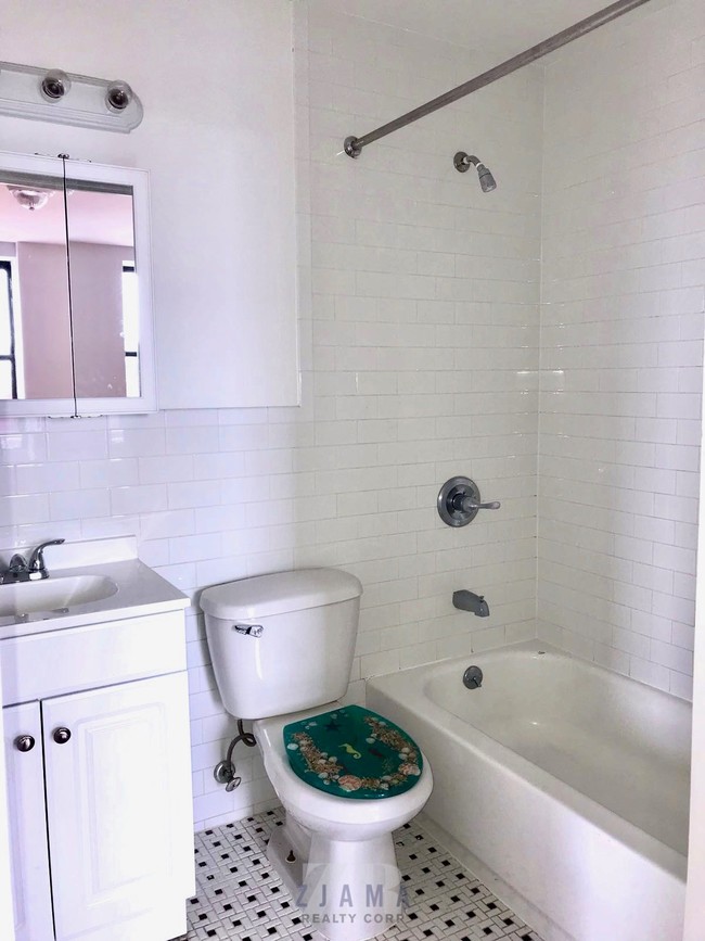 Foto del edificio - 417 E 52nd St