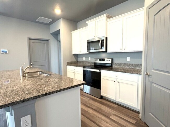 Foto del edificio - Gorgeous 2 Bedroom Home with Office!
