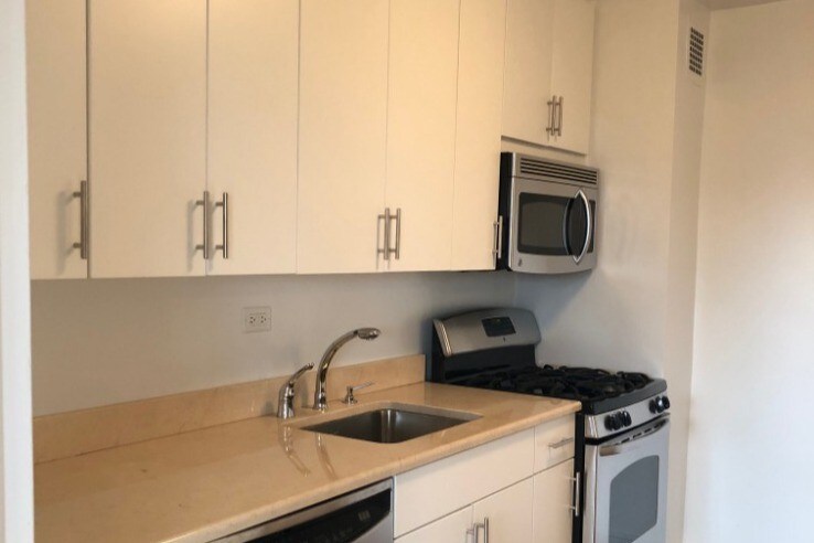 Foto principal - 3935 Blackstone Ave