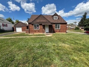 Building Photo - 165 Basswood Ave