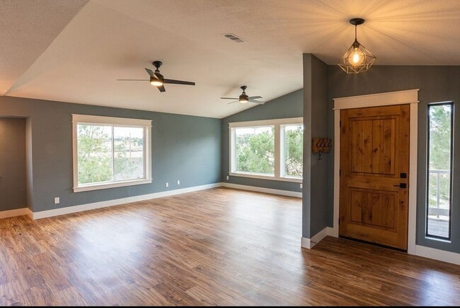 Foto del edificio - 20825 Crest Dr