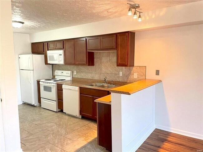 Foto del edificio - 601 White Oak Dr