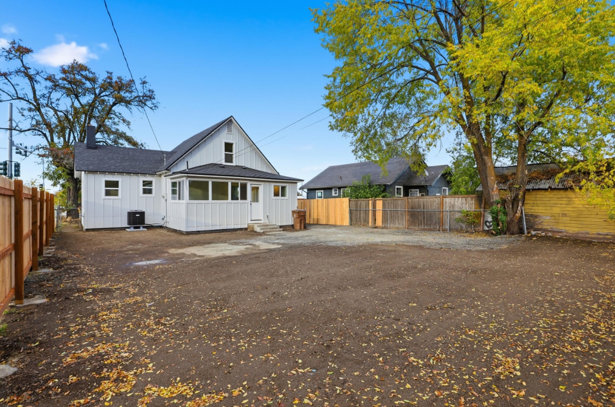 Building Photo - Beautiful single family home for rent! - 4...