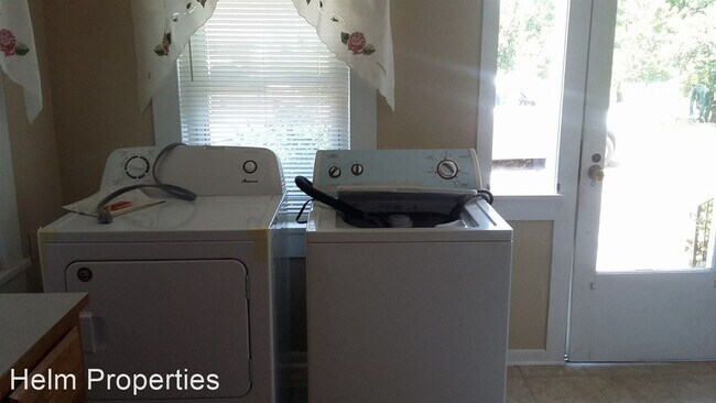 Foto del edificio - 3 br, 1 bath House - 906 South Mitchell St...