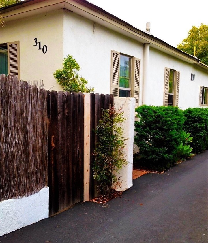 Building Photo - 310 Ladera St