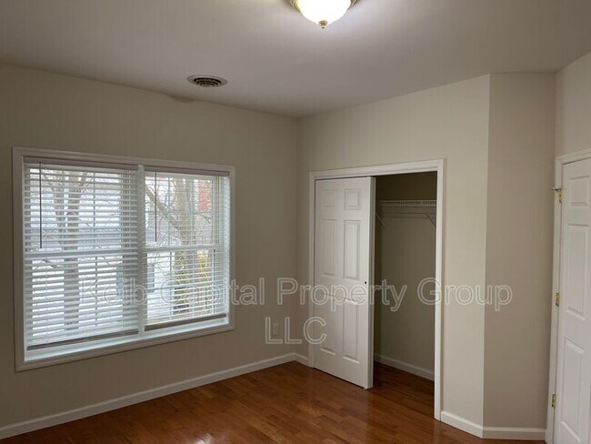 Building Photo - 130 Warren St