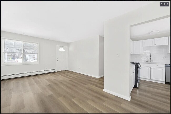 Foto del edificio - COMING SOON! Charming 3-Bed Home in Roseville with Modern Upgrades