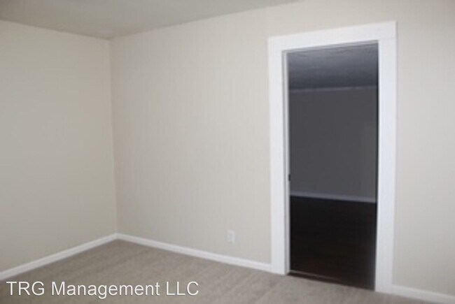 Building Photo - 3 br, 1 bath House - 778 Eastridge St. E