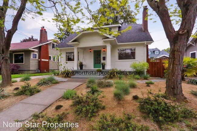 Building Photo - 3 br, 1 bath House - 2632 NE 33rd Ave