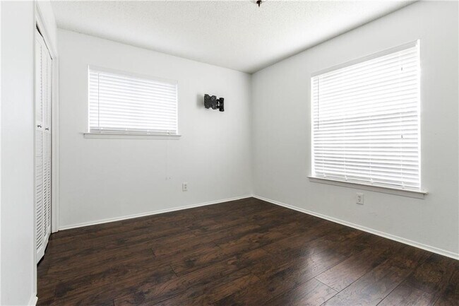 Foto del edificio - 6005 Hogan Ave