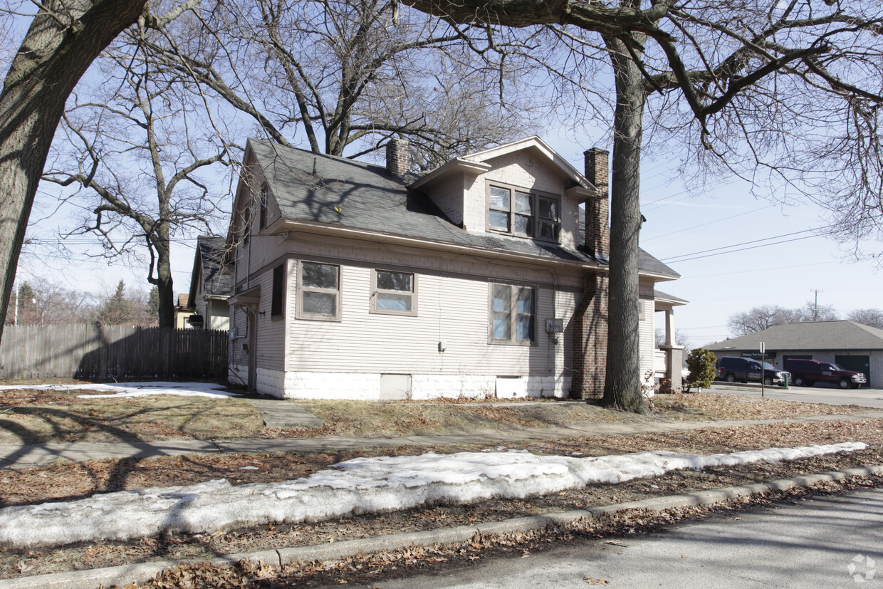 Building Photo - 1853 Sanford St