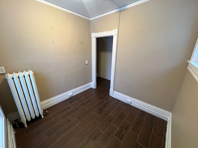 Foto del edificio - 419 N 1st Ave W