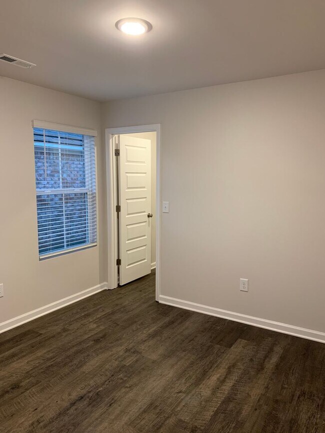 Foto del edificio - Four Bedroom | Two Bath Home in Kilpatrick...