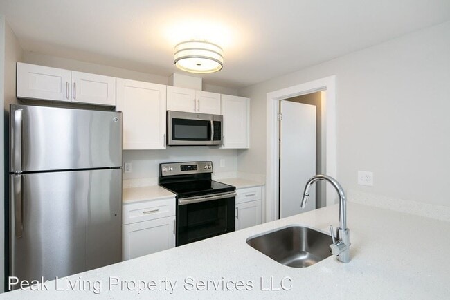 Building Photo - 6041 California Ave SW