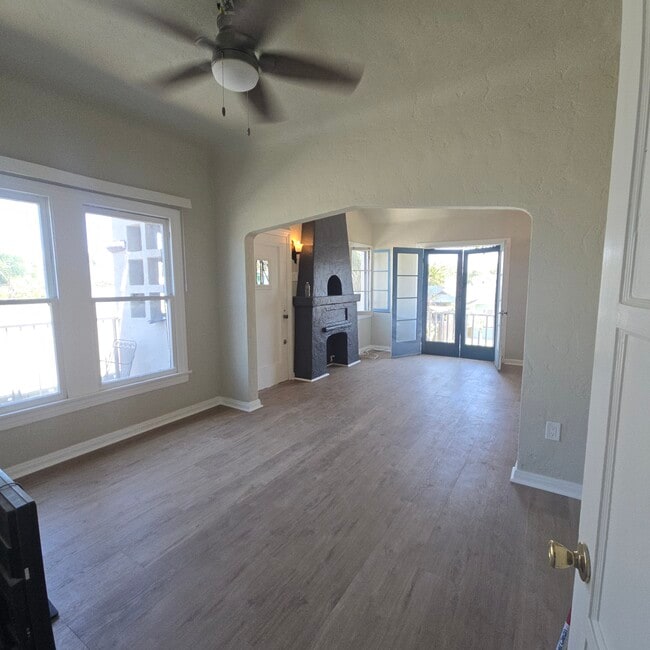 Building Photo - 479 Gaviota Ave