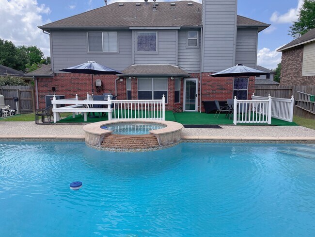 Foto del edificio - 4026 Almond Lake Dr