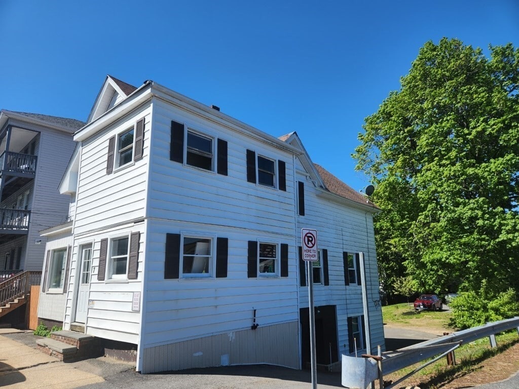 7 Greenwood St Unit B, Gardner, MA 01440 Room for Rent in Gardner, MA