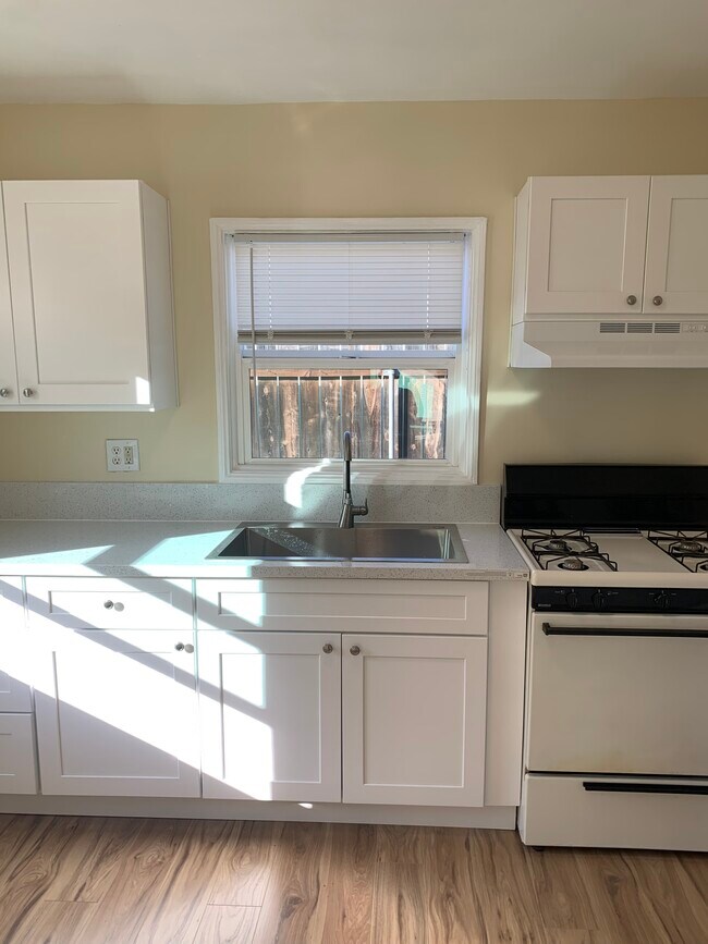 Foto del edificio - 2911 Central Ave