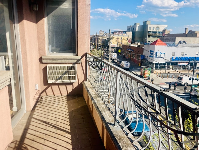 Foto del edificio - 93 Wyckoff Ave