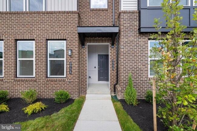 Foto del edificio - 9942 -A Count Fleet Cres