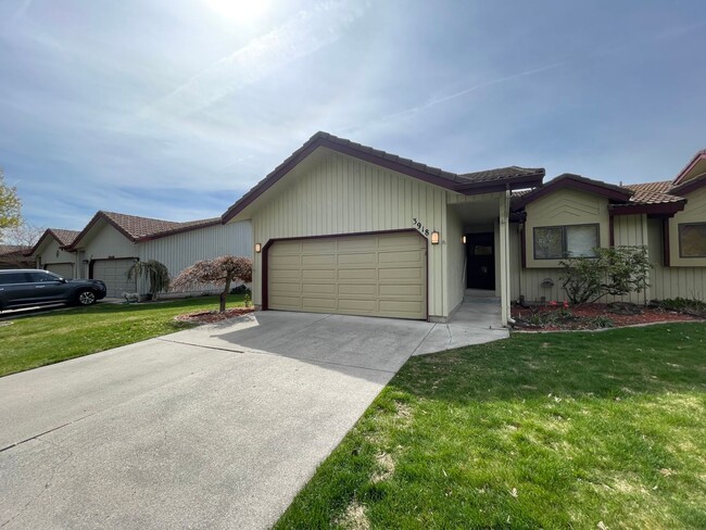 Building Photo - Gated South Hill Home