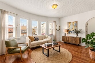 Building Photo - 2600 E 20th St