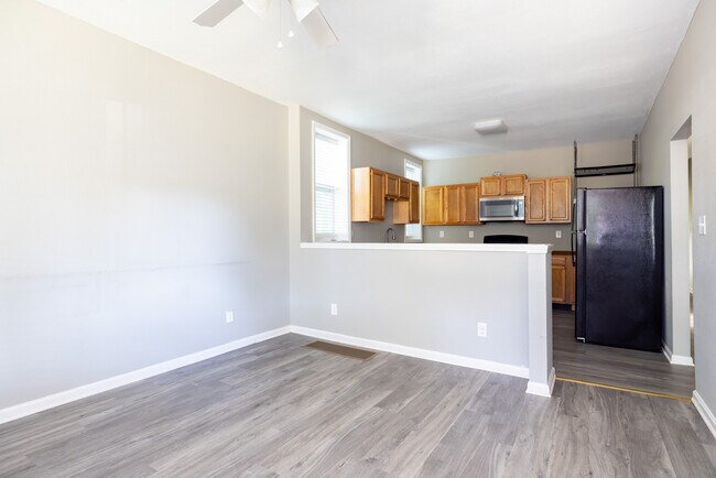 Building Photo - 3823 River Park Dr