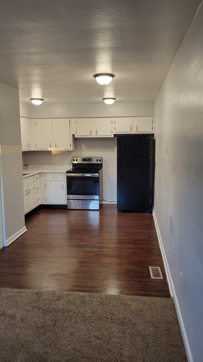 Building Photo - 4396 Fair Oaks Rd