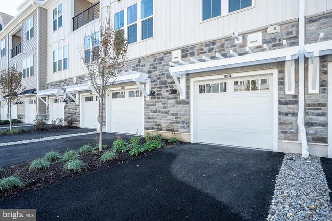 Building Photo - 8104 Donatello Dr