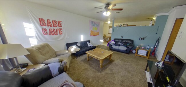 Building Photo - 3D Tour Available - Close to Campus + Wash...