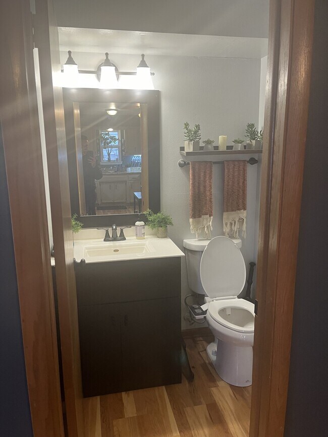 Foto del edificio - 12133 W Bluemound Rd