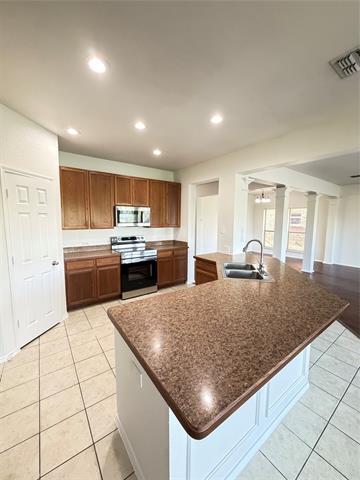 Foto del edificio - 9004 Brook Hill Ln
