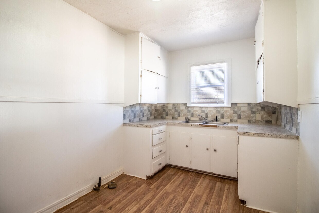 Building Photo - 114 Avenue V