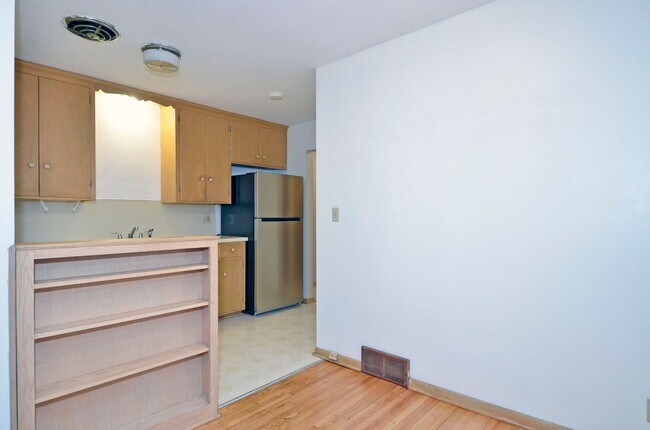 Foto del edificio - 4451 Bloomington Ave