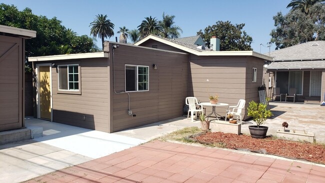 Building Photo - 2360 Golden Ave