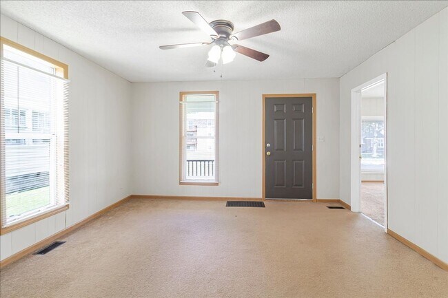 Foto del edificio - short term lease available