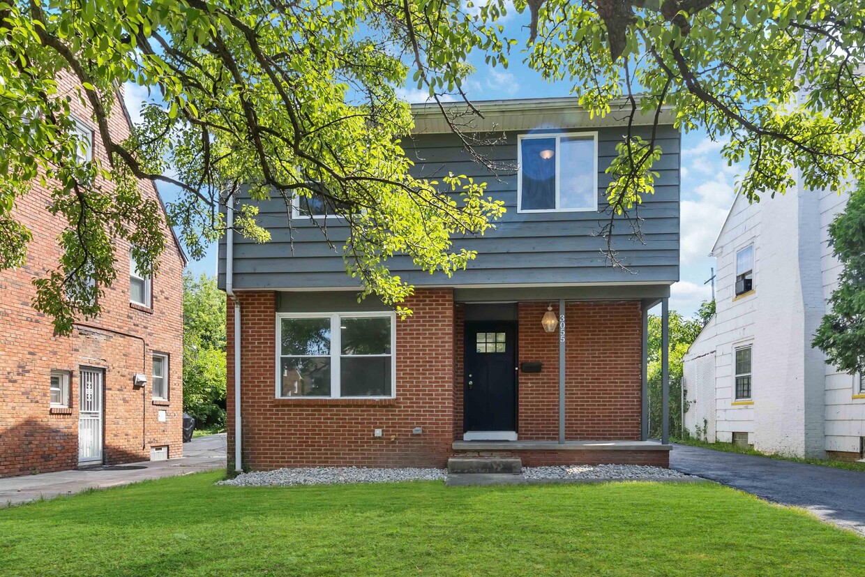 Primary Photo - 3055 Ashwood Rd